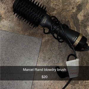 Blowdry brush